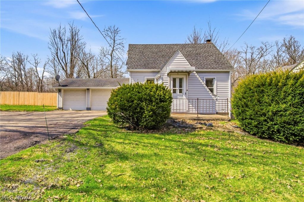 15904 Claridon Troy Road, Burton, OH