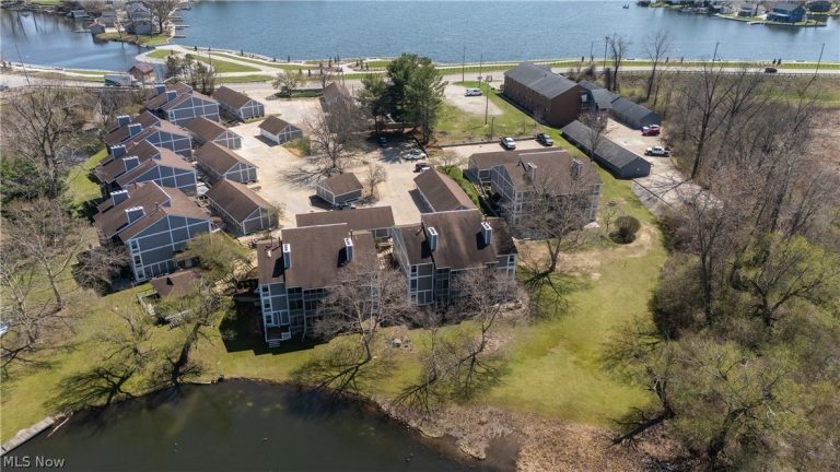 243 Portage Lakes Drive #E, Akron, OH - Photo 6