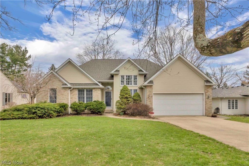 1023 Gulf Road, Elyria, OH