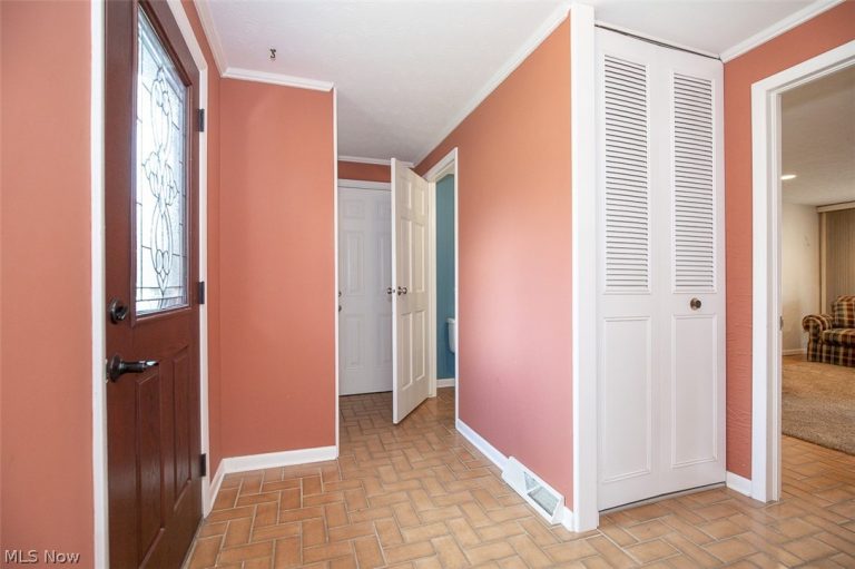 5866 Ogilby Drive, Hudson, OH - Photo 2