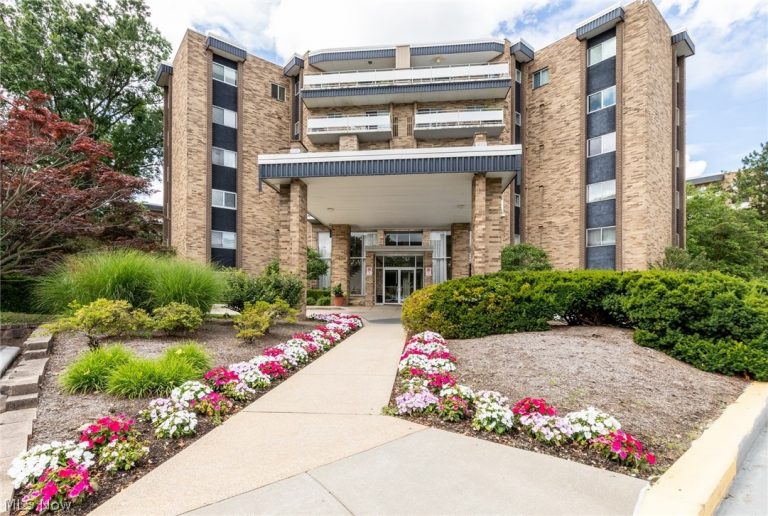 2112 Acacia Park Drive #220, Lyndhurst, OH, 44124