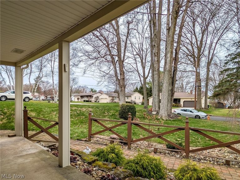 3049 Straley Lane, Youngstown, OH - Photo 4