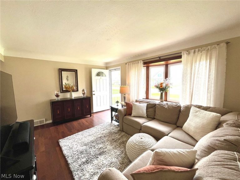 15546 Hummel Road, Brook Park, OH - Photo 5