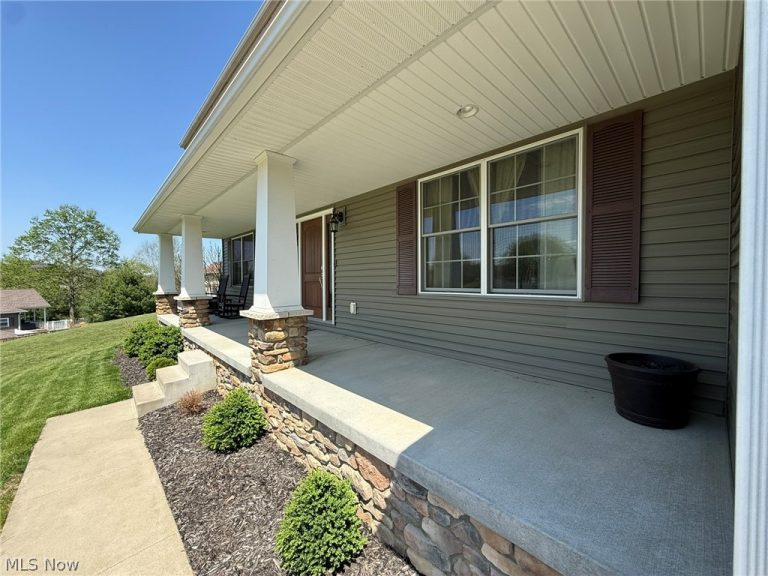 235 Briarwood Drive, New Philadelphia, OH - Photo 2