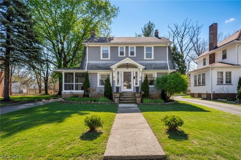 1521 Parkhill Road, Cleveland Heights, OH - Photo 2