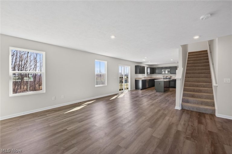 2457 Bishop Oval, Barberton, OH - Photo 3