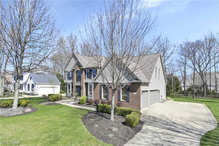 607 Parkside Drive, Avon Lake, OH - Photo 2