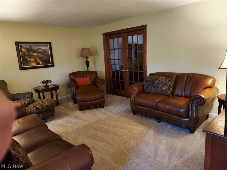 1329 Valley View Drive, Youngstown, OH - Photo 3