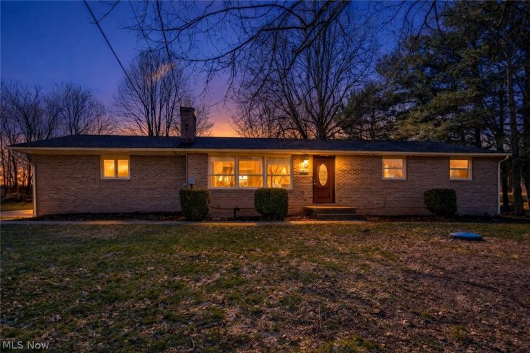 6814 Skylane Street, North Canton, OH, 44720