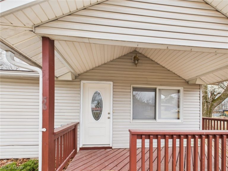 56 Meadowlark Drive, Williamstown, WV - Photo 2