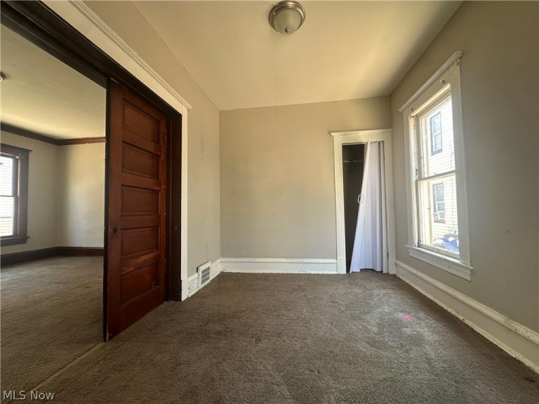 6404 Carl Avenue, Cleveland, OH - Photo 8