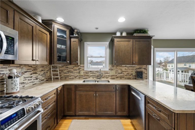 4387 Ridge View Drive, Uniontown, OH - Photo 6