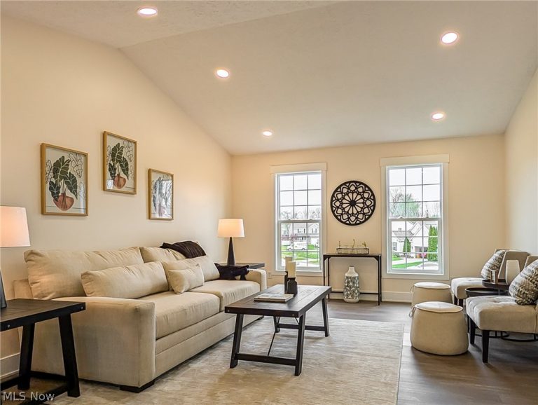 1154 Eaton Drive, Akron, OH - Photo 3