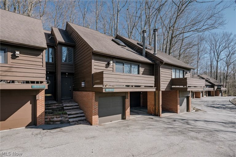 275 Solon Road #275C, Chagrin Falls, OH - Photo 2