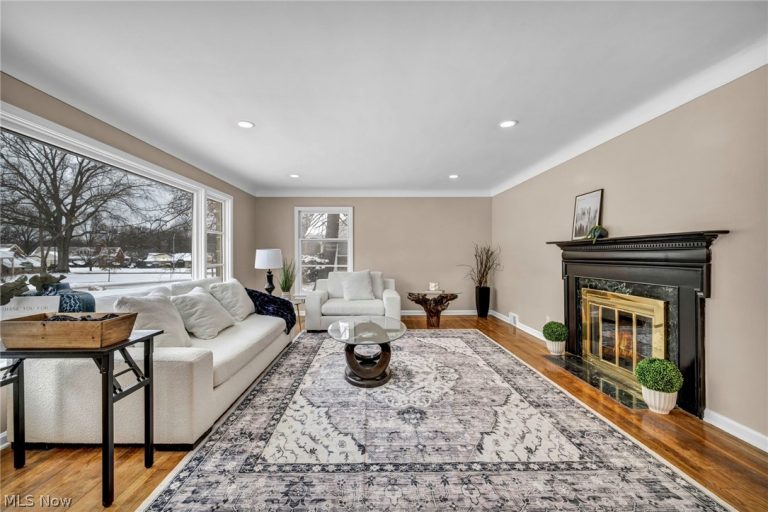 1081 Carver Road, Cleveland Heights, OH - Photo 5