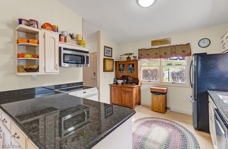 254 Mohawk Drive, Malvern, OH - Photo 8