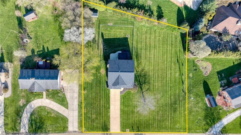 5242 Aster Avenue, Canton, OH - Photo 3