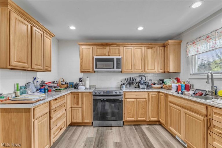 11179 Madison Road, Huntsburg, OH - Photo 5