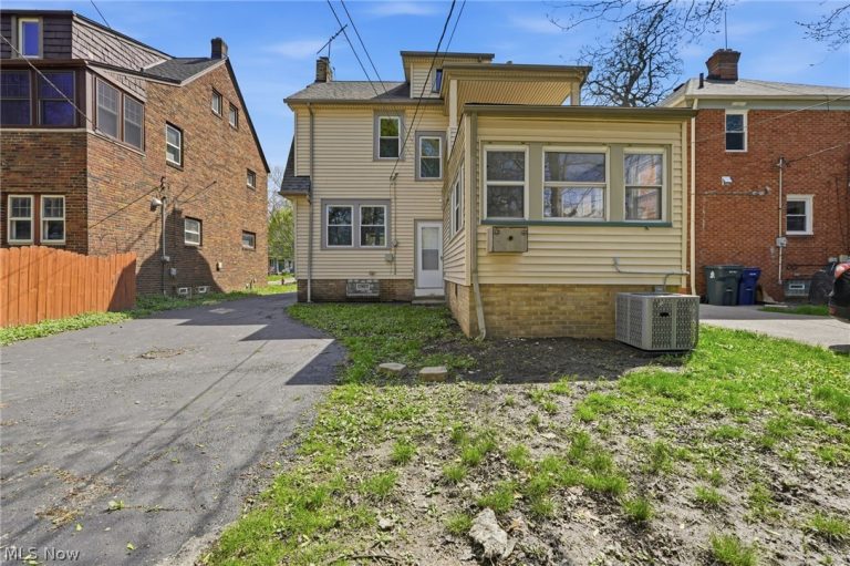 1912 Janette Avenue, Cleveland Heights, OH - Photo 4