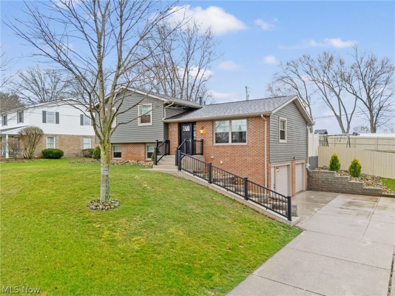 2120 Edmar Street, Louisville, OH - Photo 2