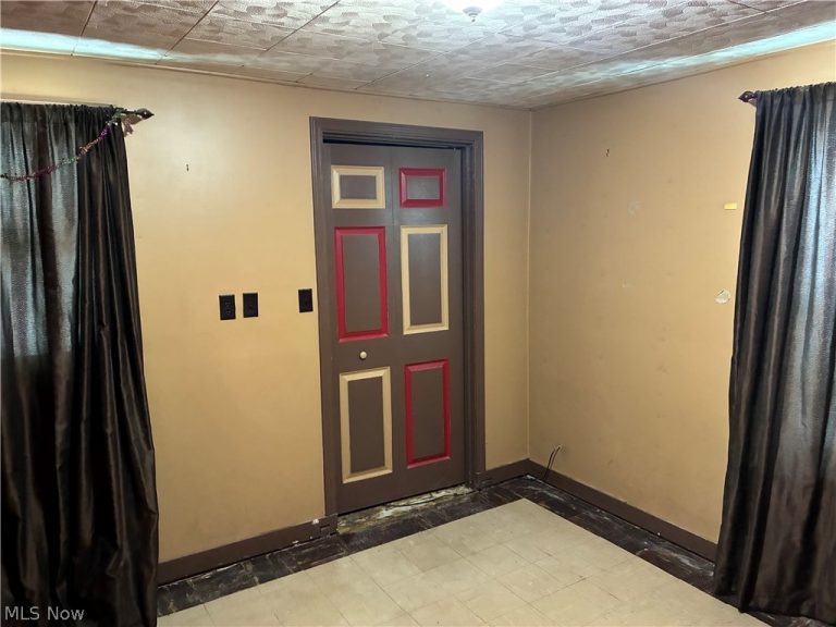 1436 Clinton Street, Niles, OH - Photo 2
