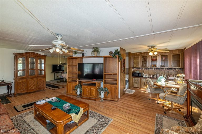 16 Grand Boulevard, Olmsted Twp, OH - Photo 3