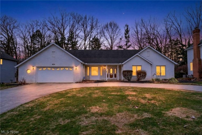 6284 Applecross Road, Highland Heights, OH - Photo 2