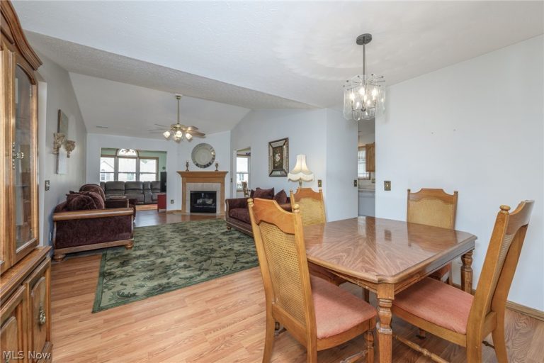 1432 Waters Edge Drive, Akron, OH - Photo 4