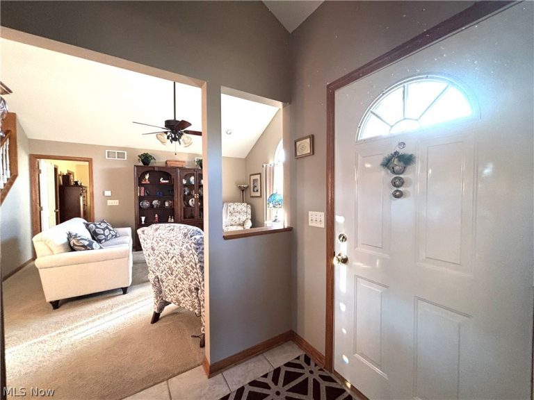 147 Village Court, Columbiana, OH - Photo 5