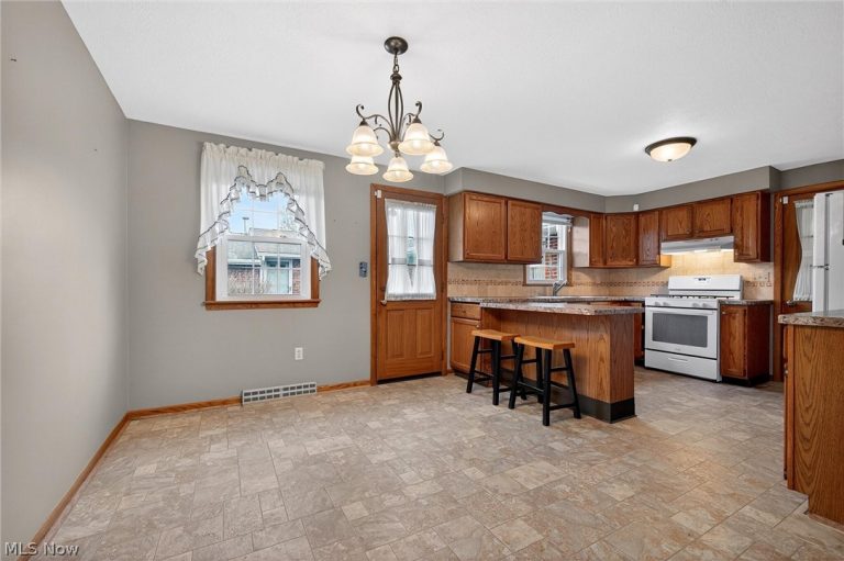 720 Springfield Road #D, Columbiana, OH - Photo 5