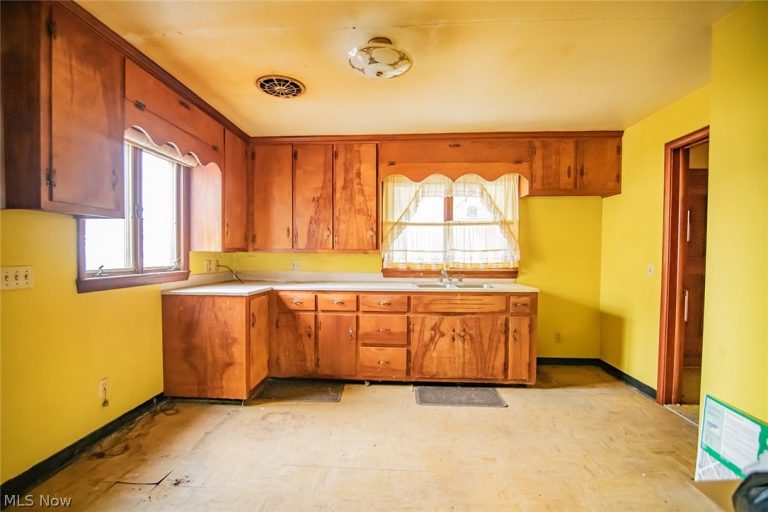 203 Clark Drive, Marietta, OH - Photo 5