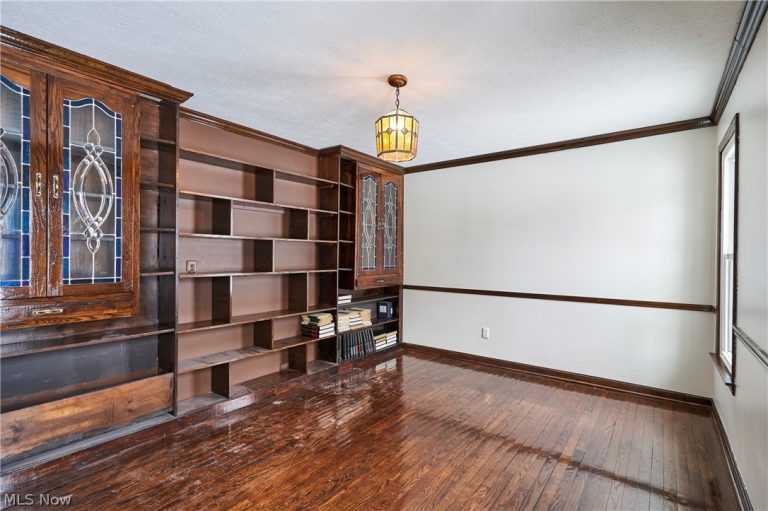 8712 Bradford Lane, Brecksville, OH - Photo 6