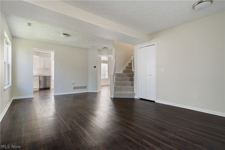 2165 Stonehenge Circle, Akron, OH - Photo 4