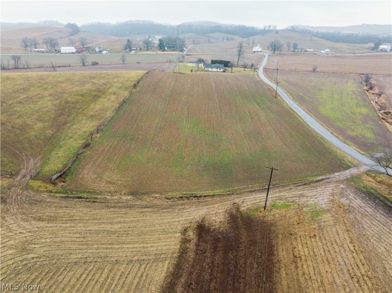 3967 Crooked Run Road, New Philadelphia, OH - Photo 2