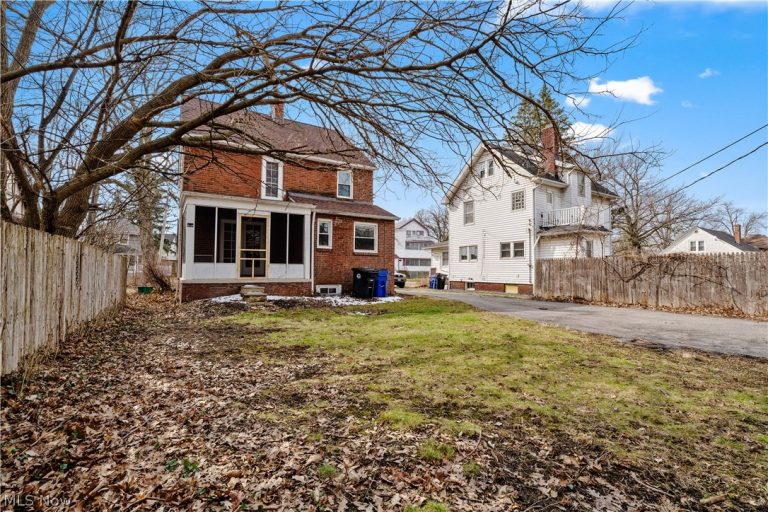 18303 Canterbury Road, Cleveland, OH - Photo 4