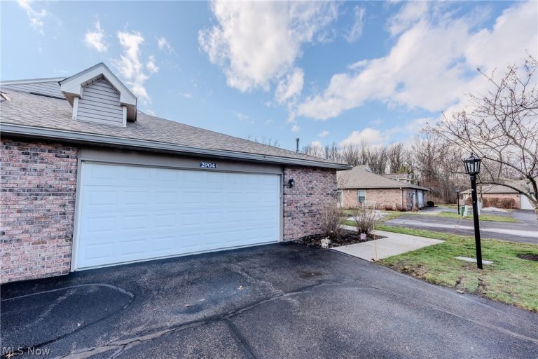 2904 Shakespeare Lane, Avon, OH - Photo 5
