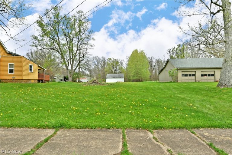 3rd, Niles, OH - Photo 3
