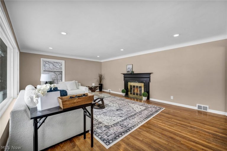 1081 Carver Road, Cleveland Heights, OH - Photo 6