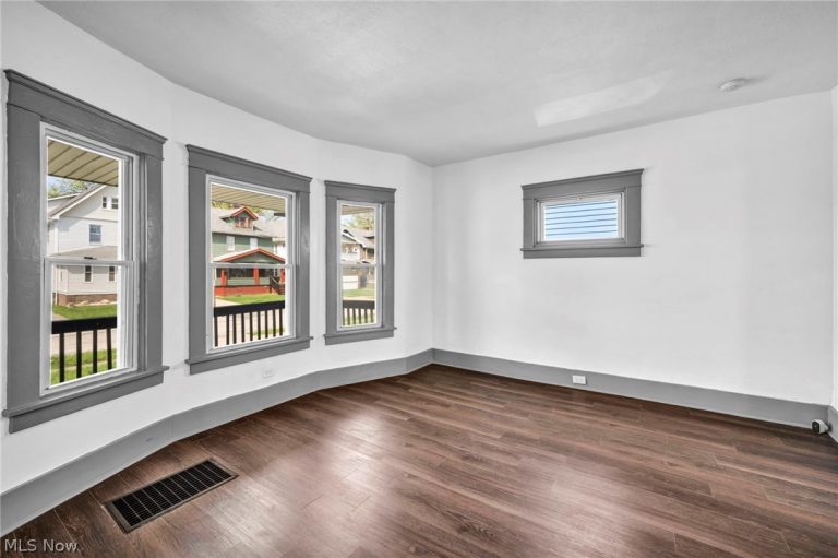 13500 Eaglesmere Avenue, Cleveland, OH - Photo 6