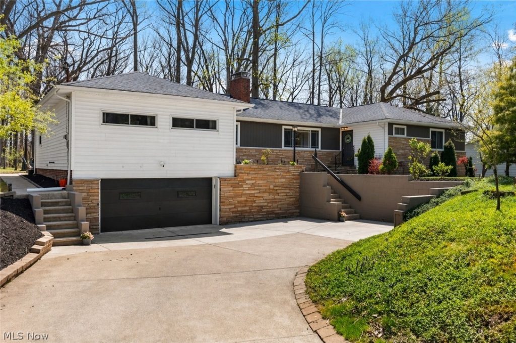 9269 Lindbergh Boulevard, Olmsted Falls, OH
