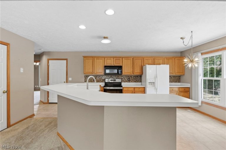 2401 Bunker Lane #A, Willoughby, OH - Photo 4