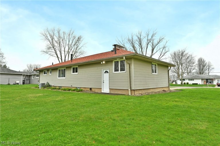 225 Durst Drive, Warren, OH - Photo 6
