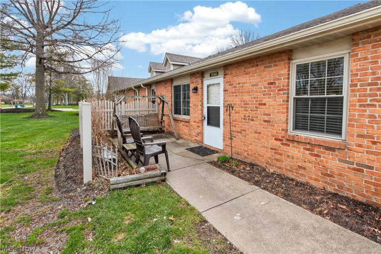 35965 Westminister Avenue, North Ridgeville, OH - Photo 2