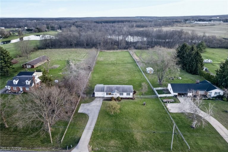 16801 Kinsman Road, Middlefield, OH - Photo 2