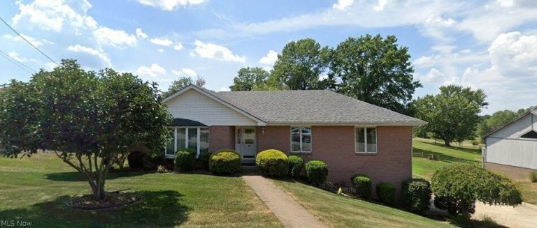 201 Highland Hills Drive, Follansbee, WV - Photo 2