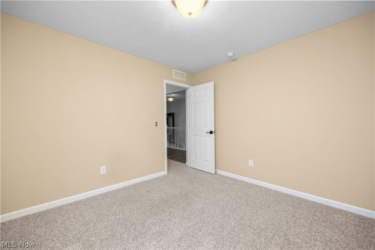 3822 Parkside Circle, Lorain, OH - Photo 6