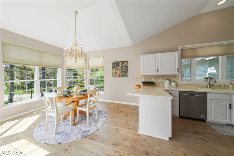 730 Woodlake Drive, Aurora, OH - Photo 8