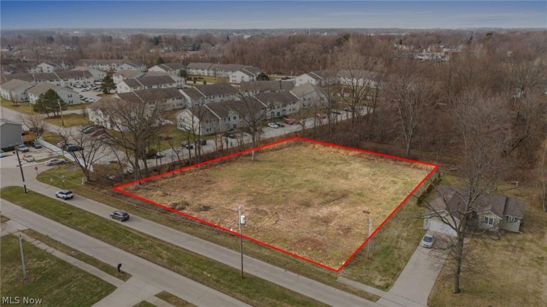 Academy Court, Painesville, OH - Photo 3