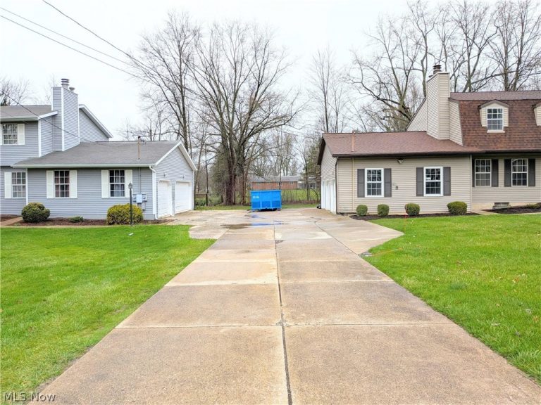 3049 Thornton Street, North Canton, OH - Photo 2