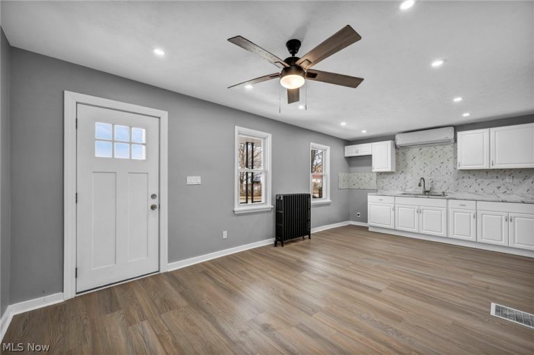 12929 Plover Street, Lakewood, OH - Photo 8